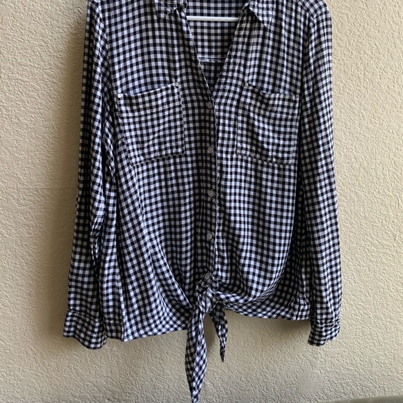 Front tie plaid button up V neck - Picture 3 of 7